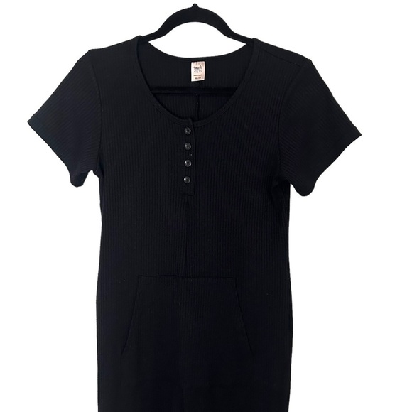 Smash + Tess AnyDay Romper- Black Ribbed Short Sleeve Henley Romper - Picture 5 of 15